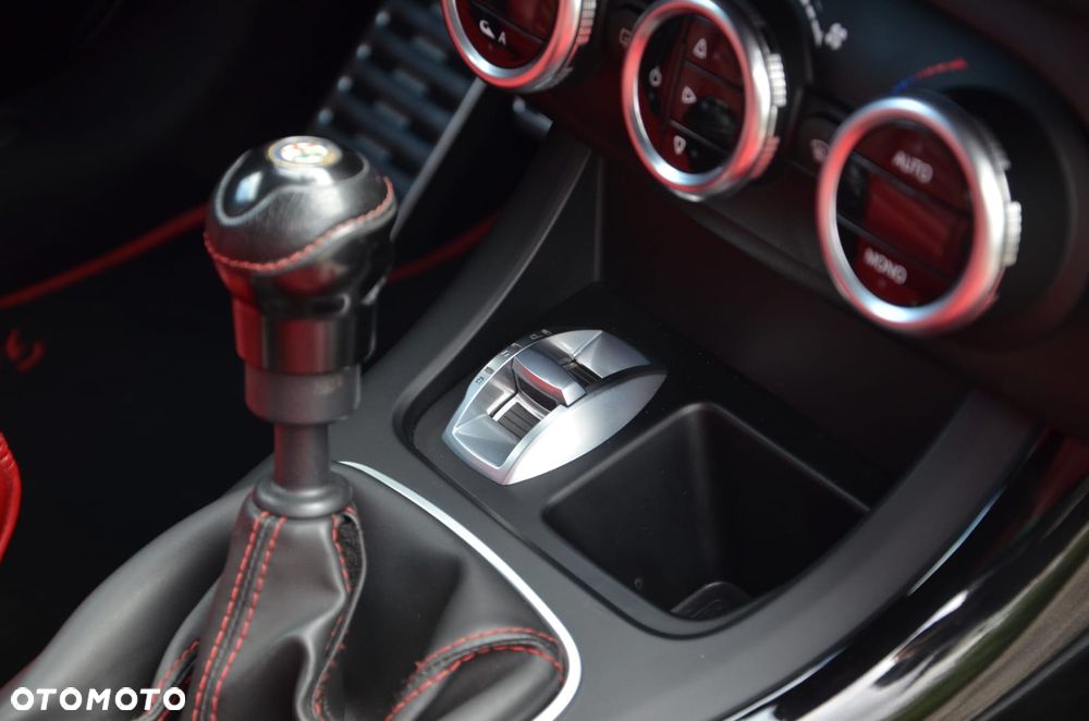 Alfa Romeo Giulietta 2.0 JTDM Distinctive - 9
