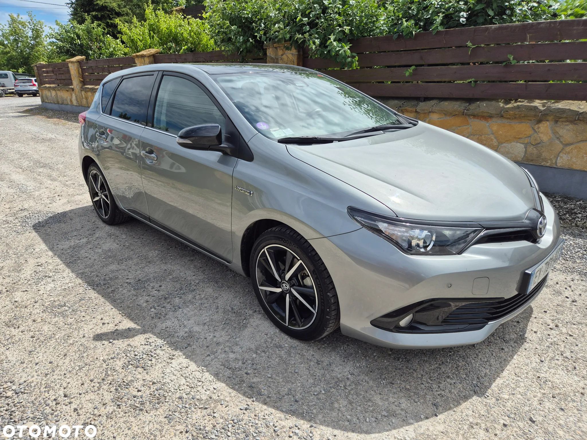 Toyota Auris 1.8 VVT-i Hybrid Automatik Design Edition - 1