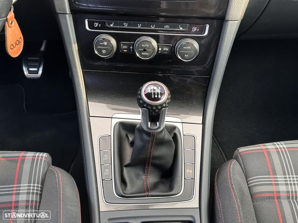 VW Golf 2.0 TSi GTi - 36