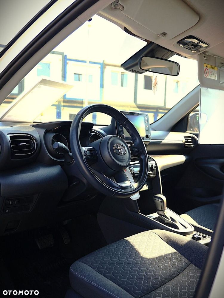 Toyota Yaris Cross Hybrid 1.5 Comfort 4x4 - 17