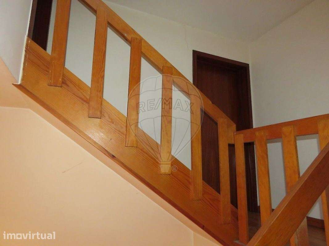 Apartamento T2 com arrumos e garagem em Oliveira do Douro - Grande imagem: 3/14