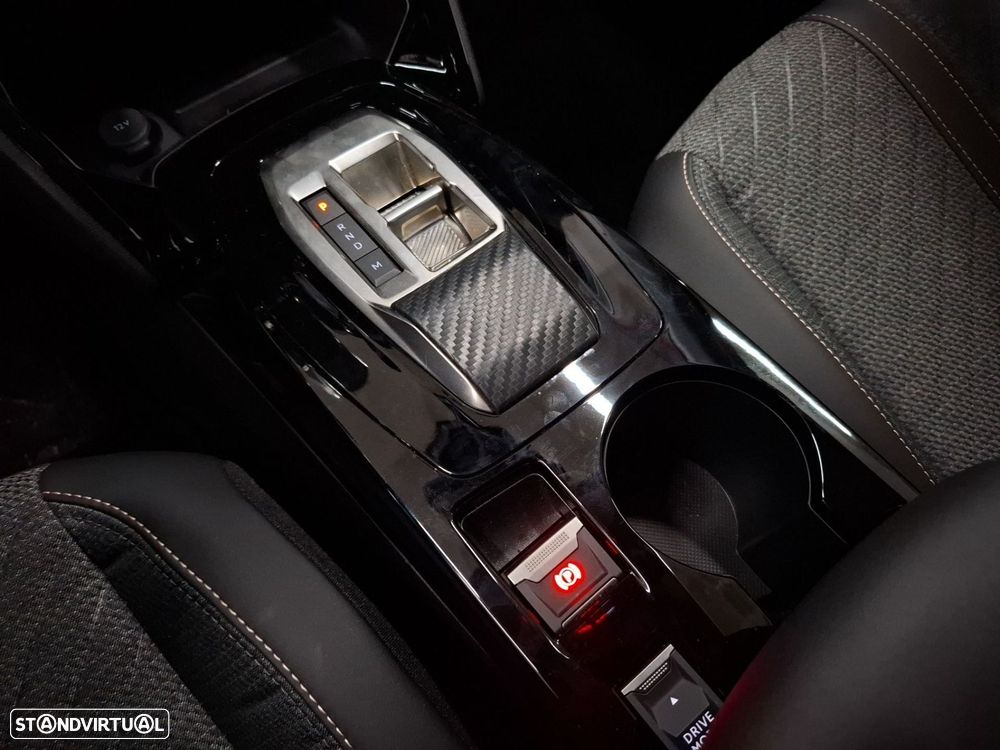 Peugeot 208 1.2 Hybrid Allure e-DCS6 - 17