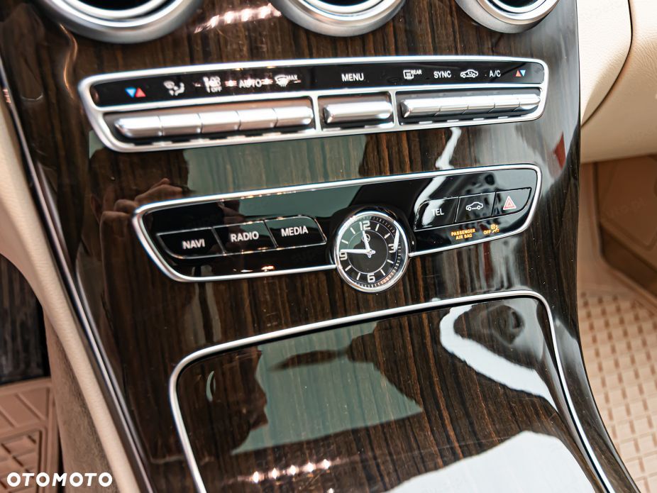 Mercedes-Benz Klasa C 300 9G-TRONIC - 23