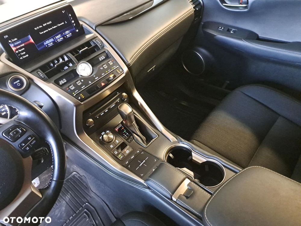 Lexus NX 300h Business Edition AWD - 29