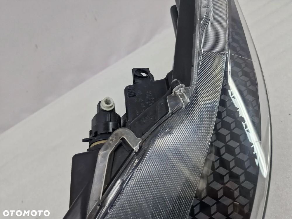 TOYOTA YARIS IV 19- LEWA / PRAWA ZWYKŁA SOCZEWKA LAMPA PRZEDNIA PRZÓD , NR KOITO K0-6 , NR AUKCJI LA47 - 27