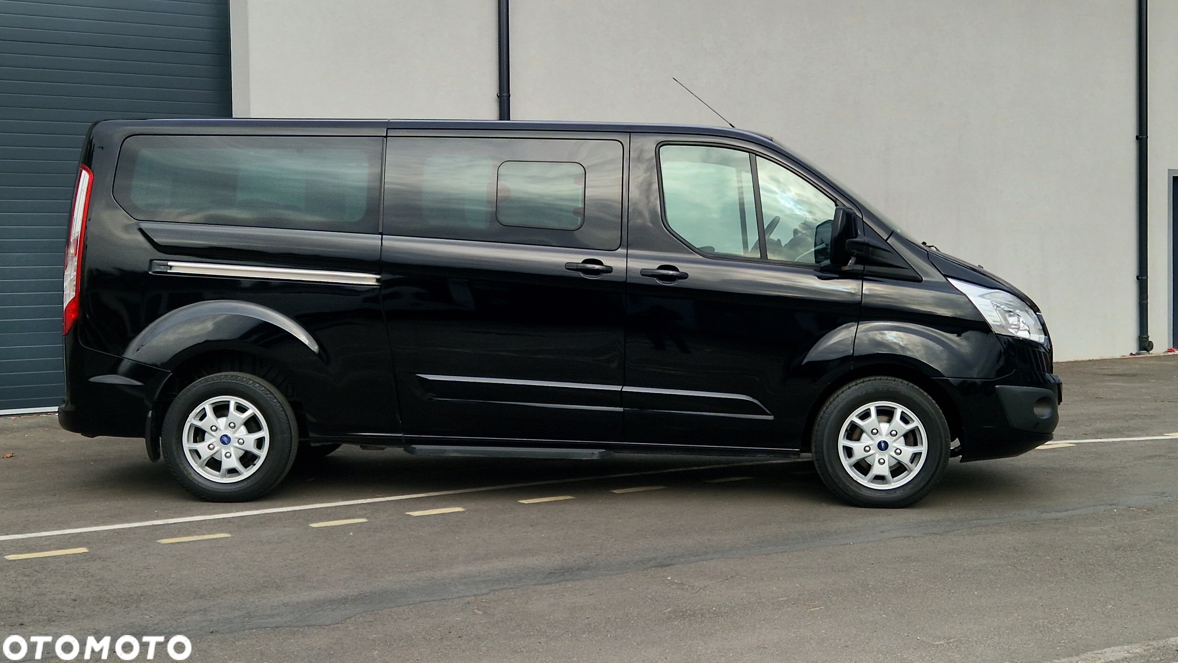 Ford Tourneo Custom 2.0 EcoBlue L2 Shuttle Bus Titanium - 10