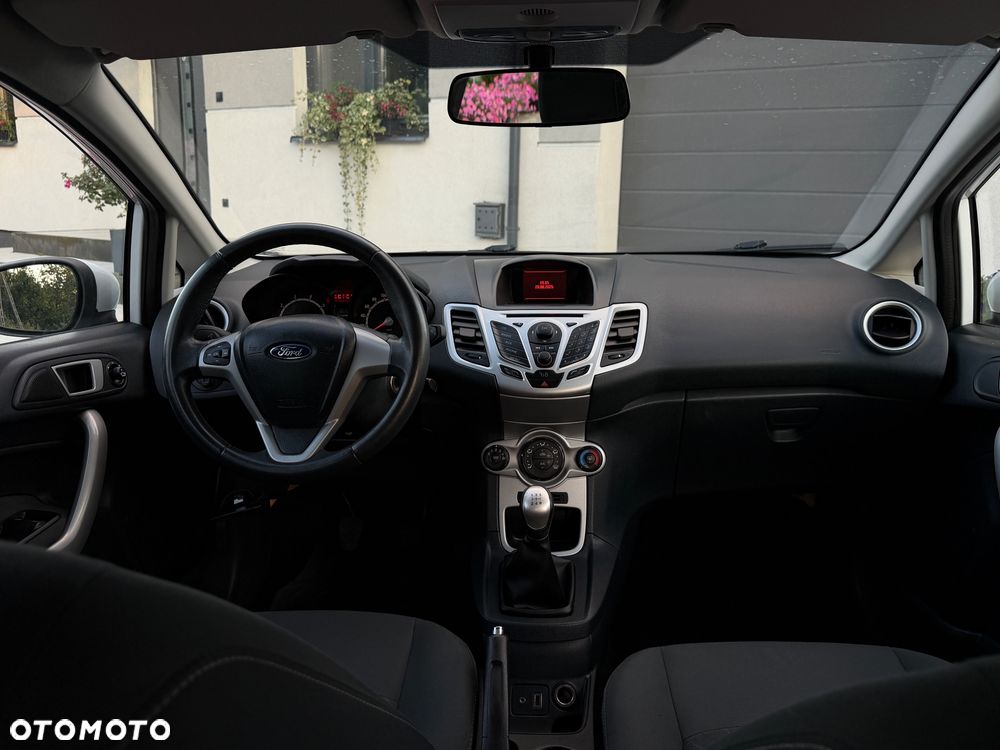 Ford Fiesta 1.25 Ghia - 8