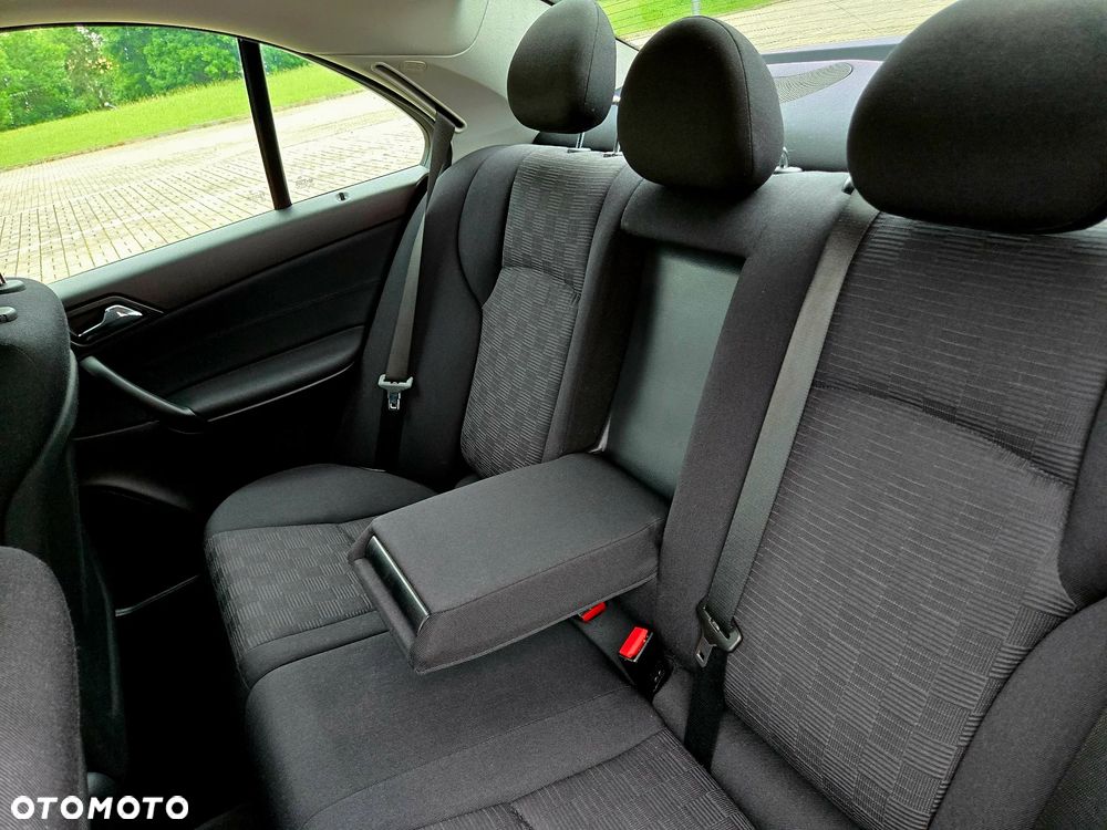 Mercedes-Benz Klasa C 180 Kompressor Classic Sport Edition - 22