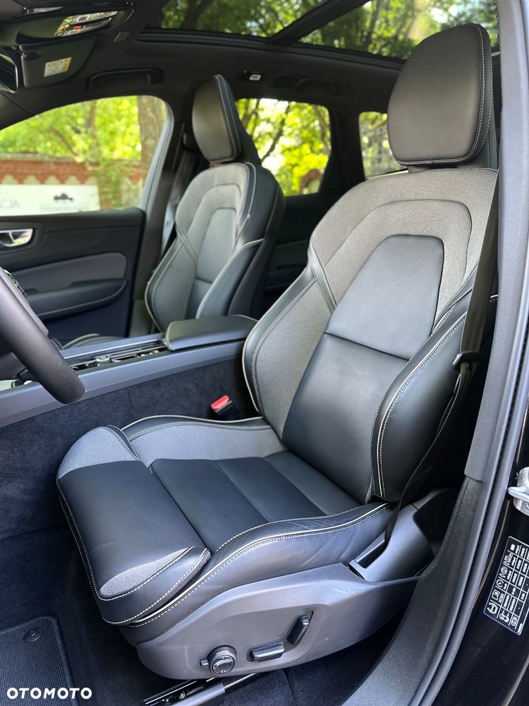 Volvo XC 60 T8 AWD Recharge Ultimate Black Edition - 20