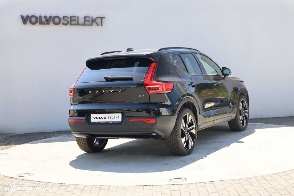 Volvo XC 40 2.0 B3 Plus Dark - 2