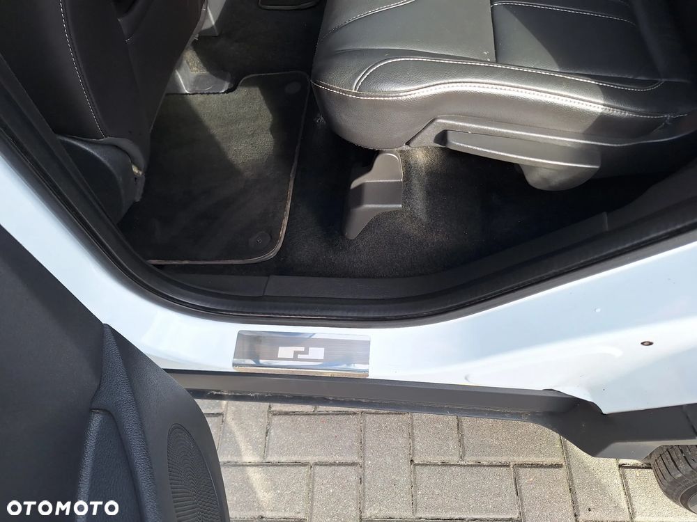 Ford Kuga - 25