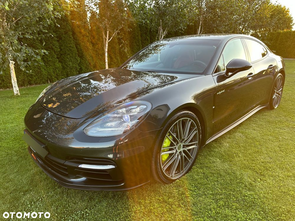 Porsche Panamera 4 E-Hybrid 10 Years Edition - 3