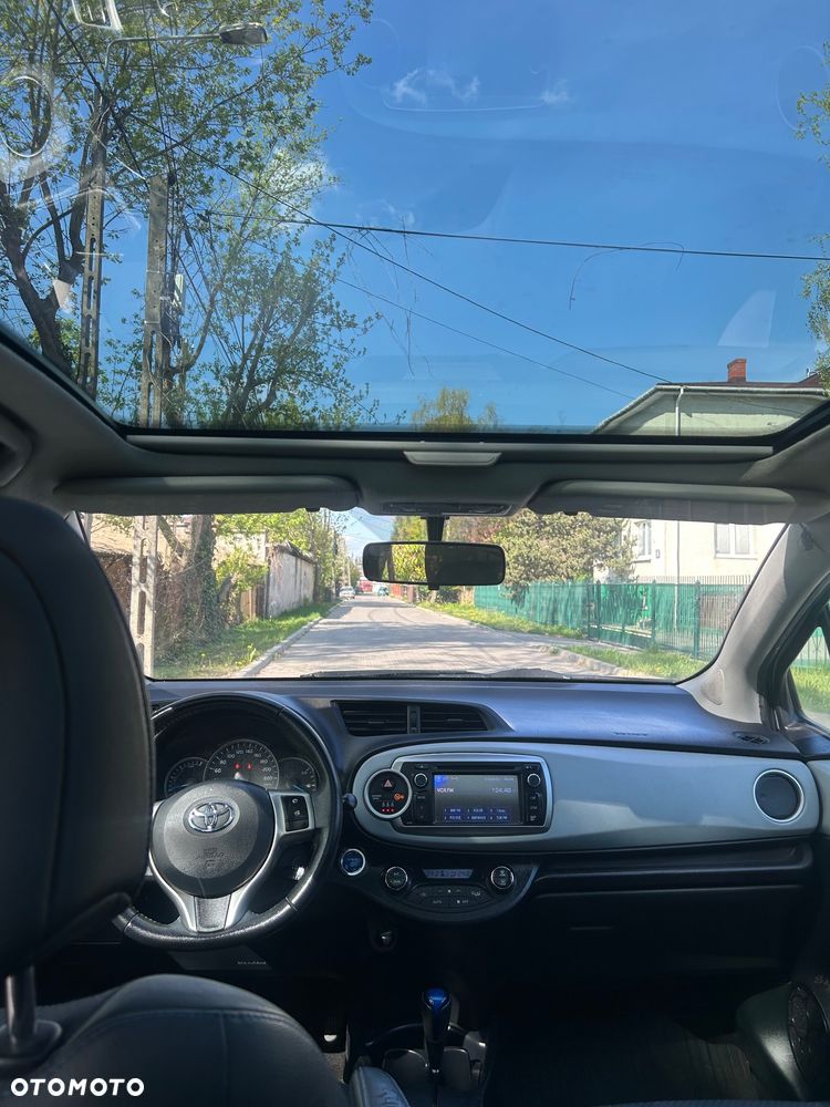 Toyota Yaris Hybrid 100 Premium - 7