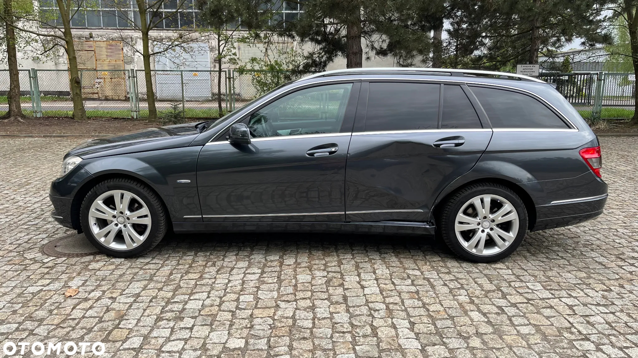 Mercedes-Benz Klasa C 250 CGI T Automatik BlueEFFICIENCY Avantgarde - 2