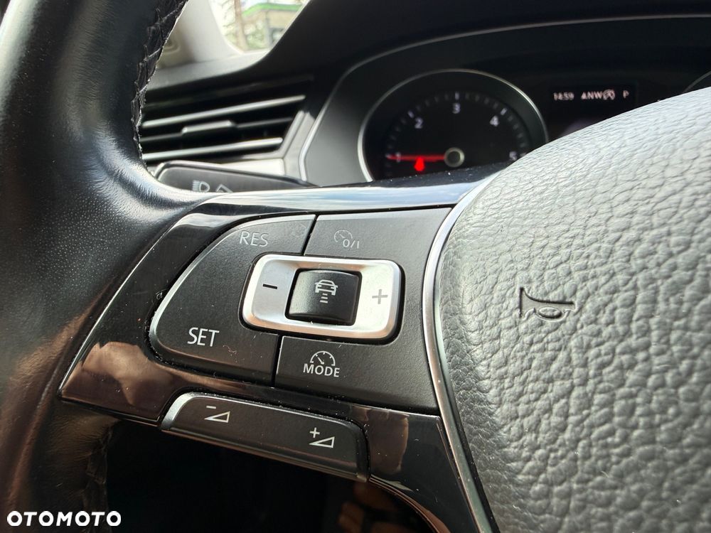 Volkswagen Passat Variant 1.6 TDI SCR DSG Comfortline - 25