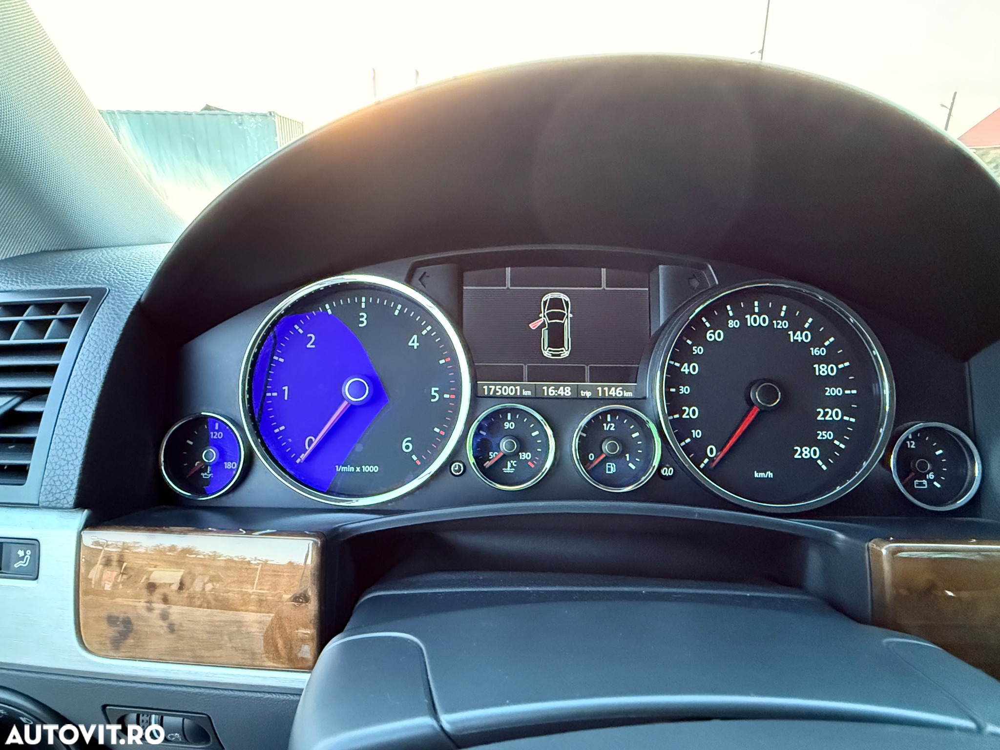 Volkswagen Touareg - 11