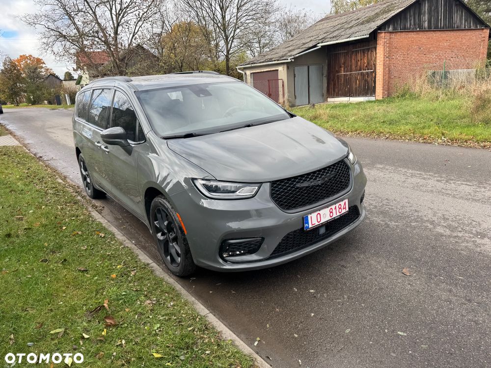 Chrysler Pacifica - 1