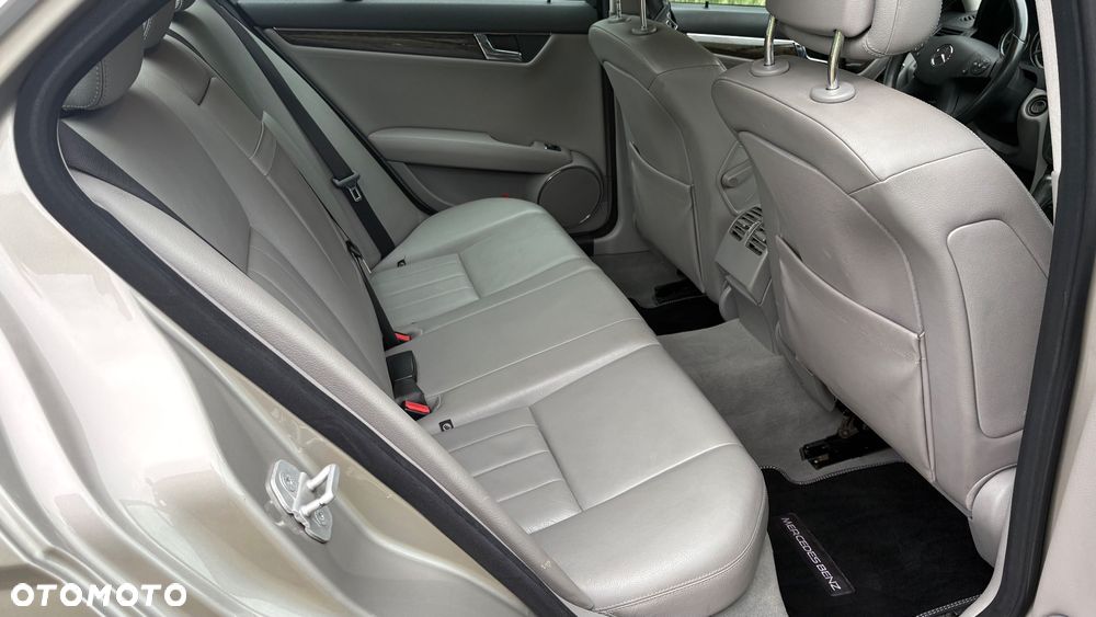 Mercedes-Benz Klasa C 280 7G-TRONIC Elegance - 24