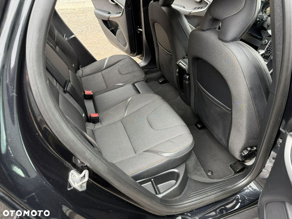 Volvo V40 Cross Country - 15