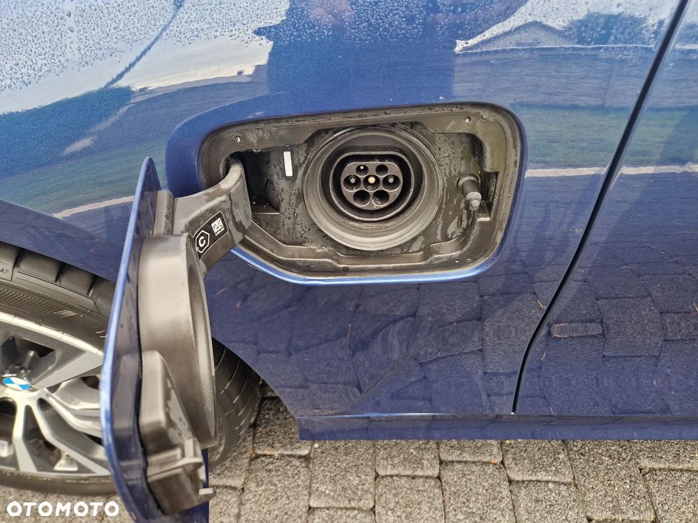 BMW Seria 3 330e - 18