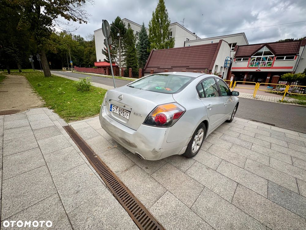 Nissan Altima - 6