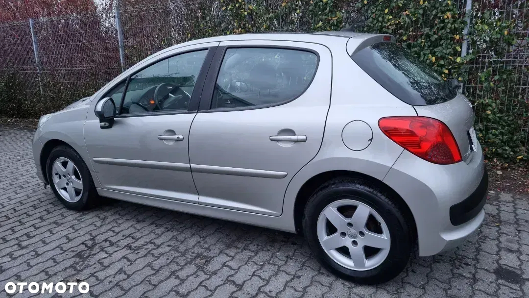 Peugeot 207 1.4 16V Trendy - 6
