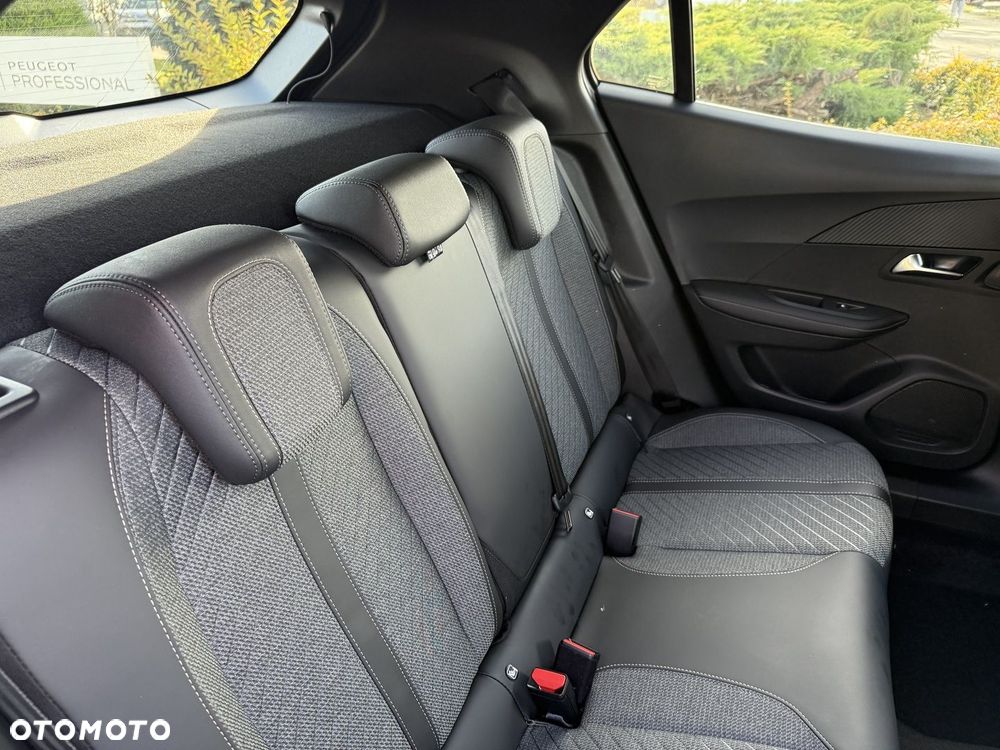 Peugeot 2008 PureTech mHEV Allure e-DCS6 - 13