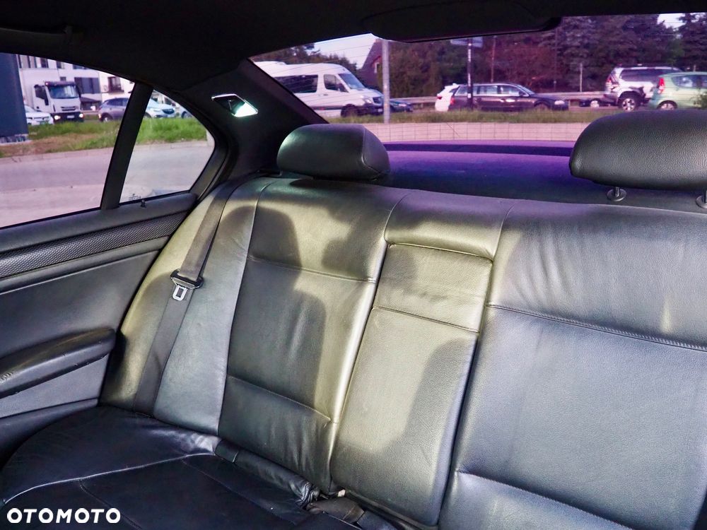 BMW Seria 3 330i - 23