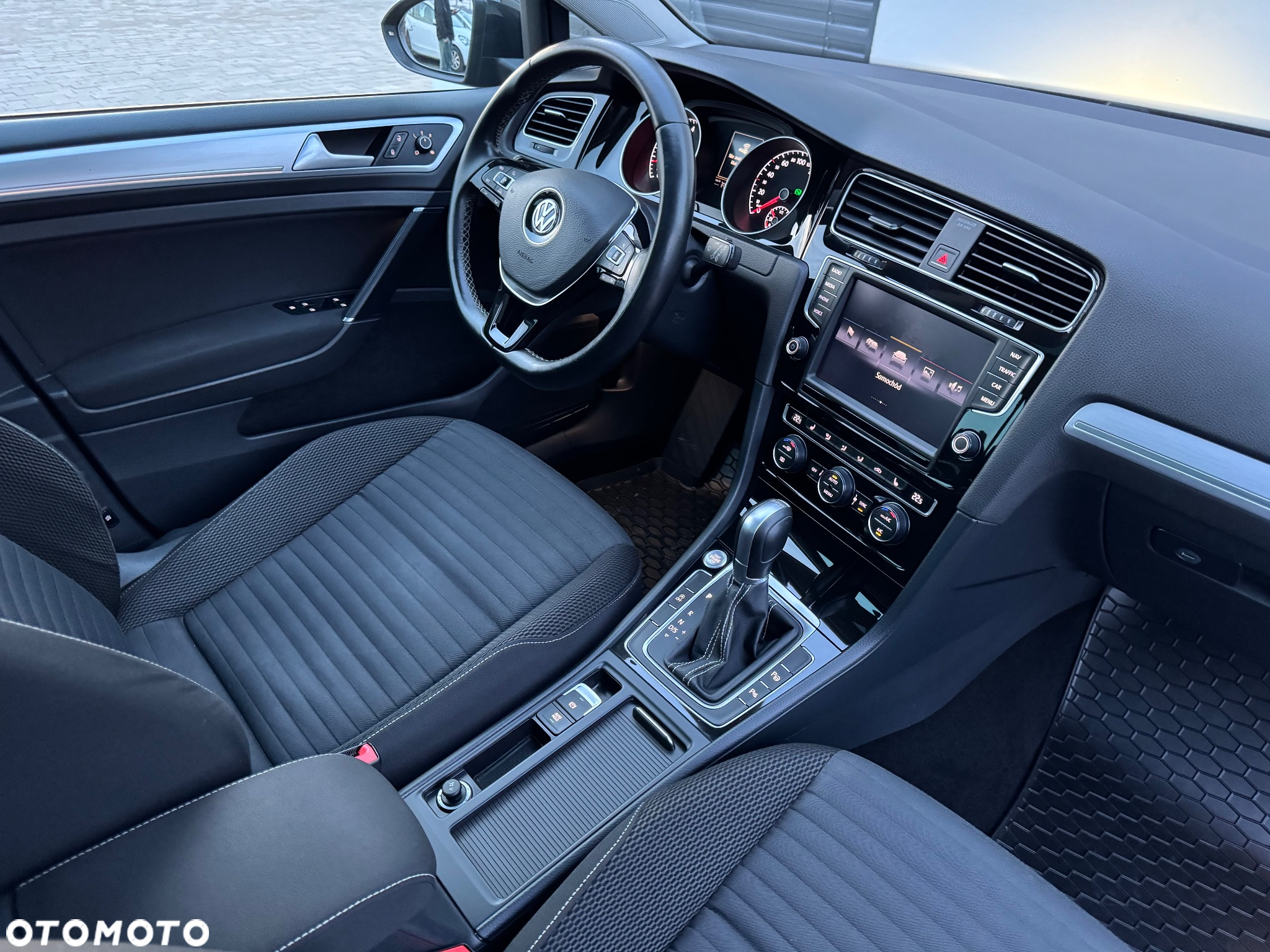 Volkswagen Golf VII 1.4 TSI BMT Highline DSG - 29