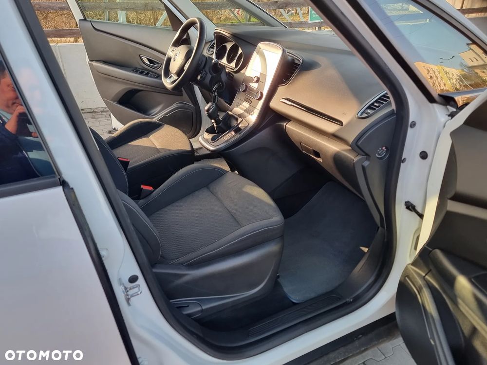 Renault Grand Scenic - 19