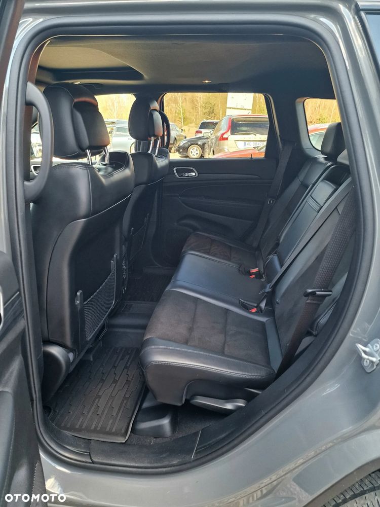 Jeep Grand Cherokee - 16