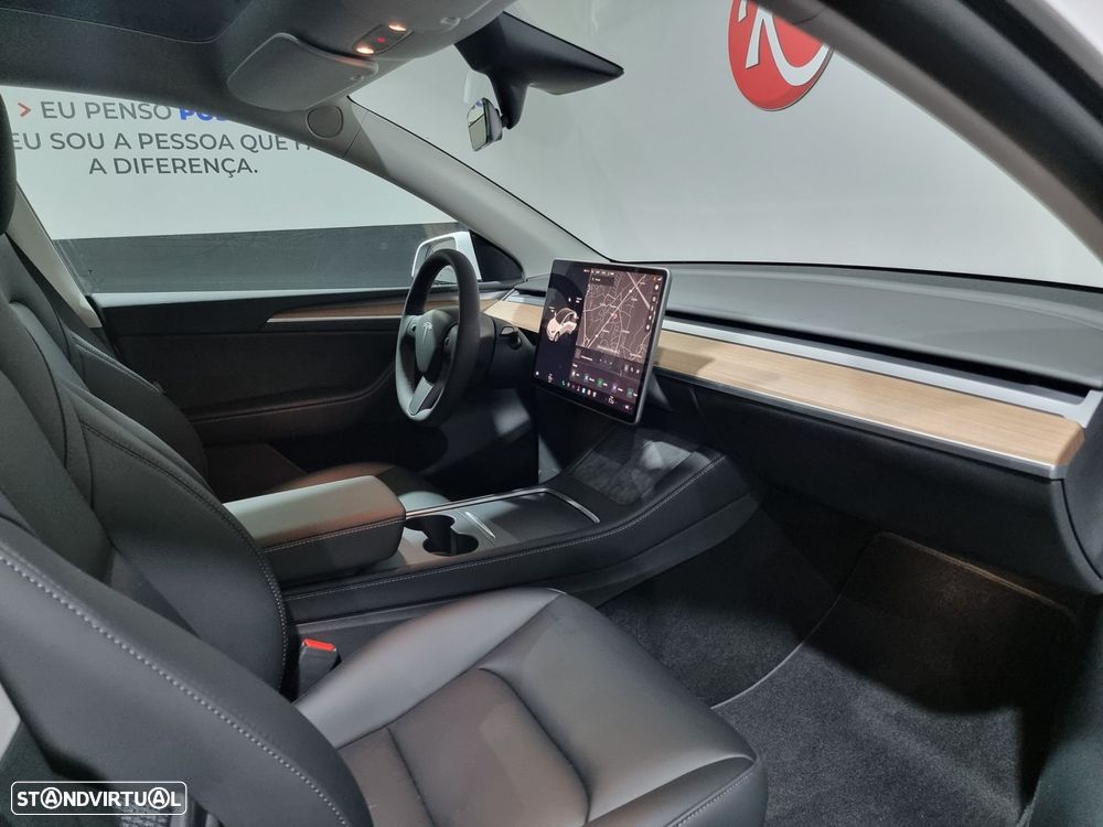 Tesla Model Y Long-Range RWD - 19
