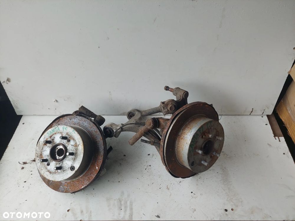 PIASTA ZWROTNICA PRAWY LEWY  TYŁ SANTA FE II 2.2 CRDI - 1