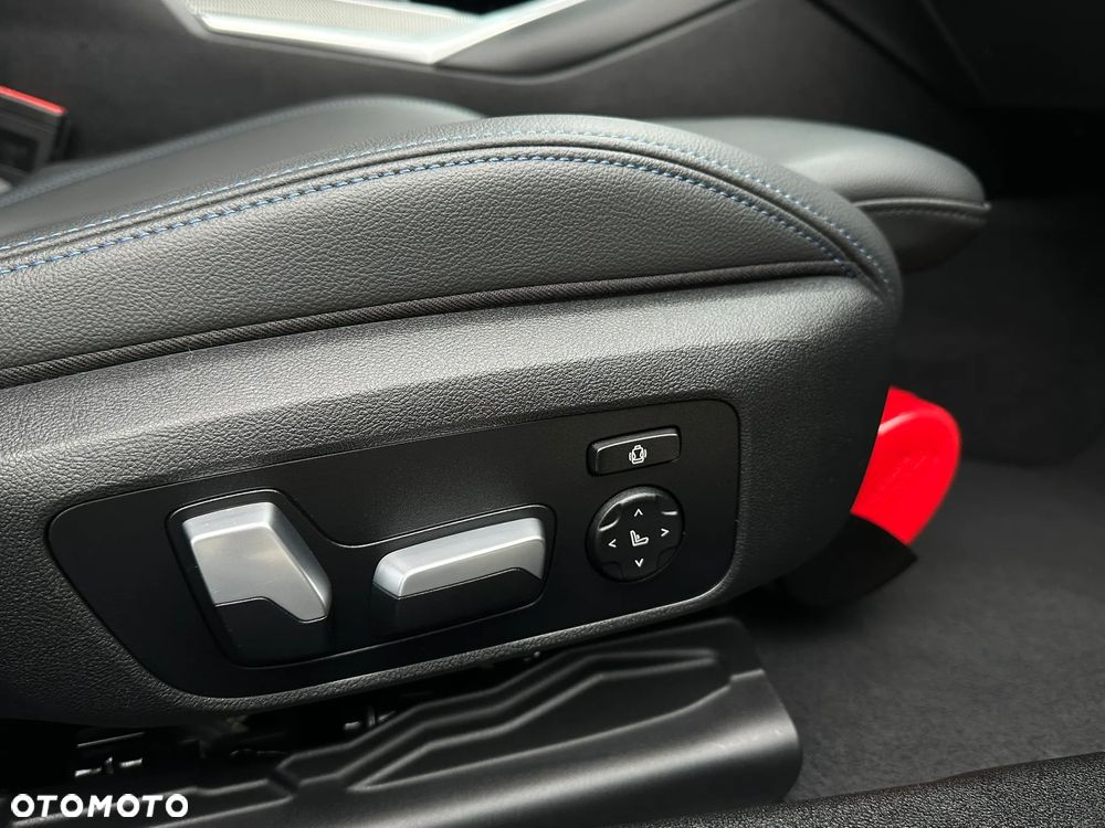 BMW Seria 3 320i xDrive M Sport - 29