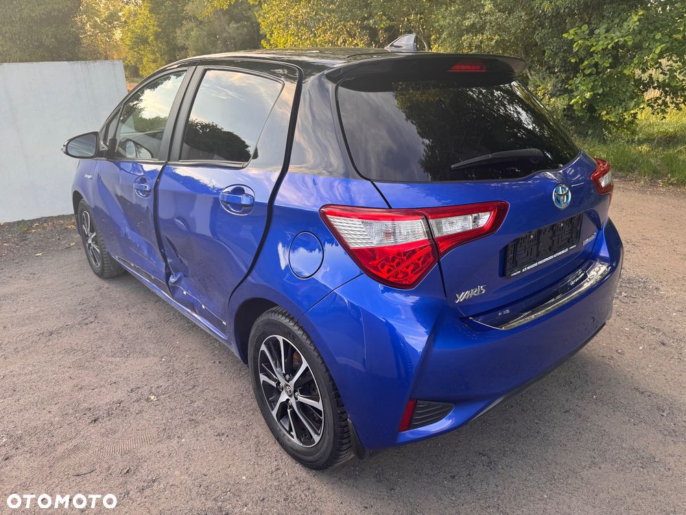 Toyota Yaris Hybrid 100 Selection Platinum - 25