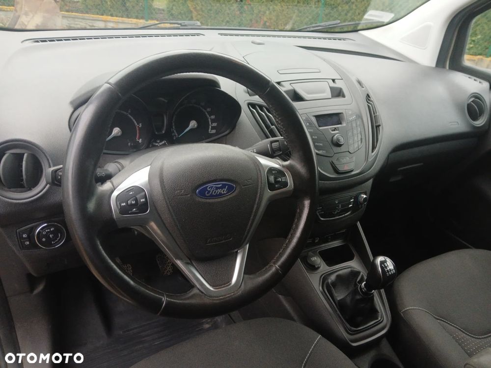 Ford Transit Courier - 12