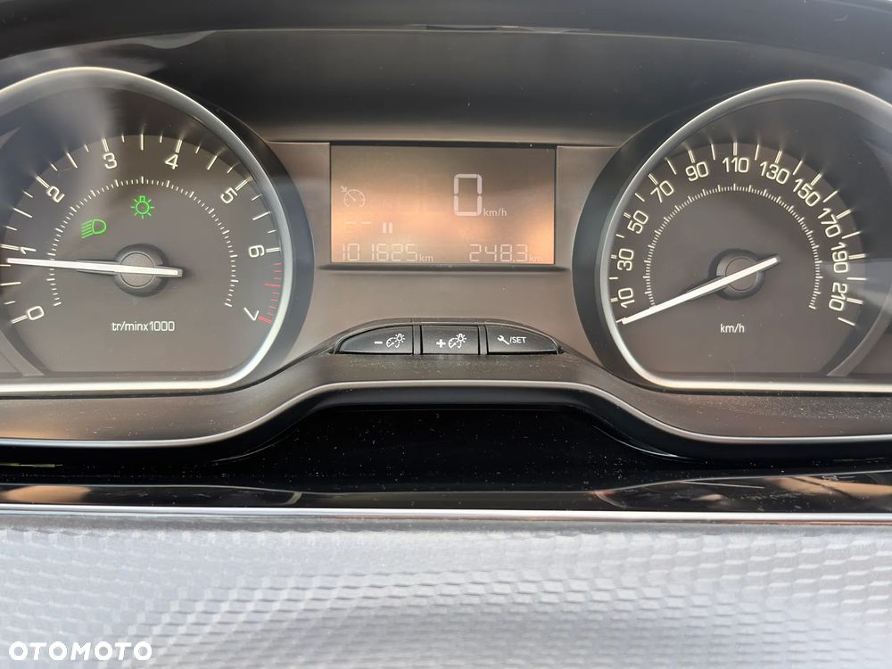 Peugeot 208 1.2 PureTech Style - 19