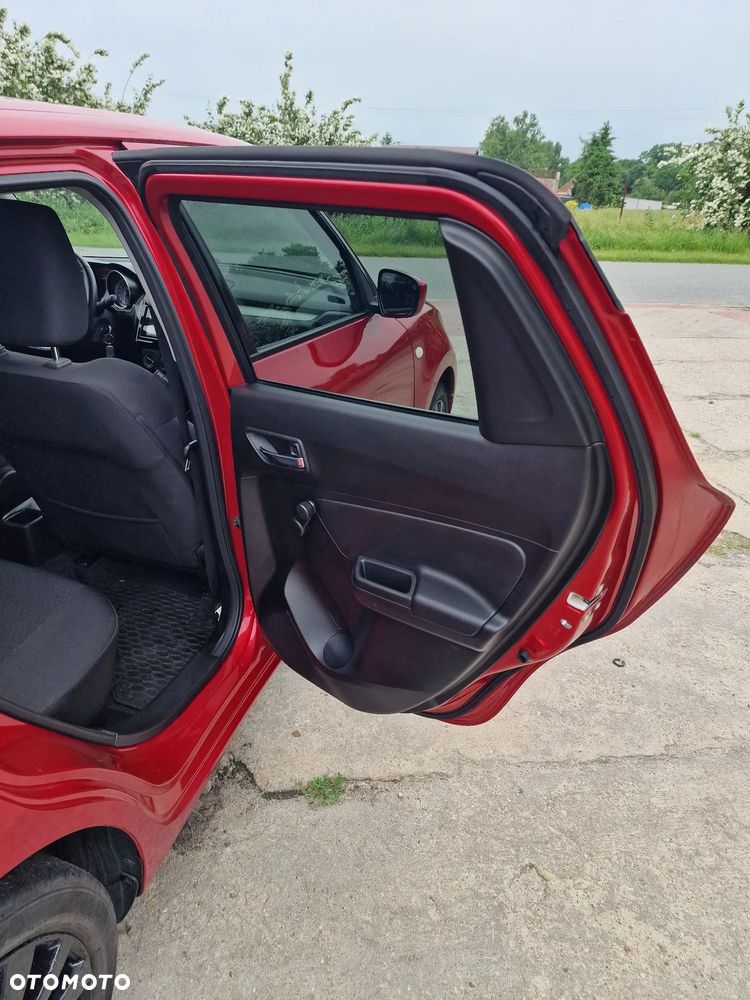 Suzuki Swift 1.2 Dualjet SHVS Premium Plus CVT - 12