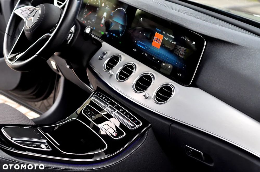 Mercedes-Benz Klasa E 220 d 9G-TRONIC - 26