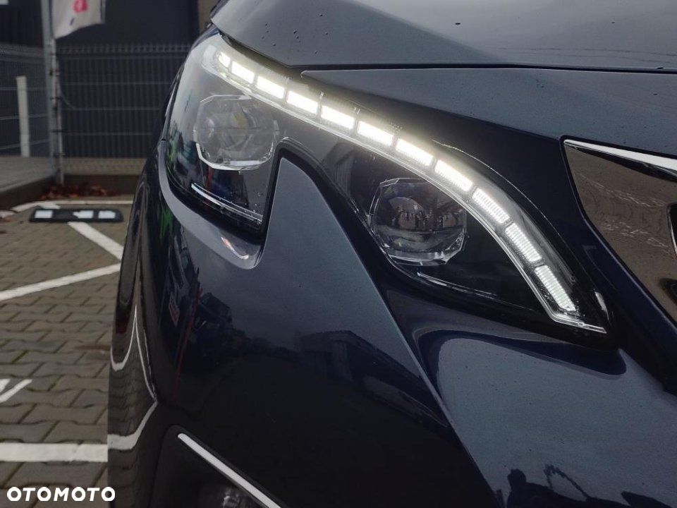 Peugeot 5008 - 8