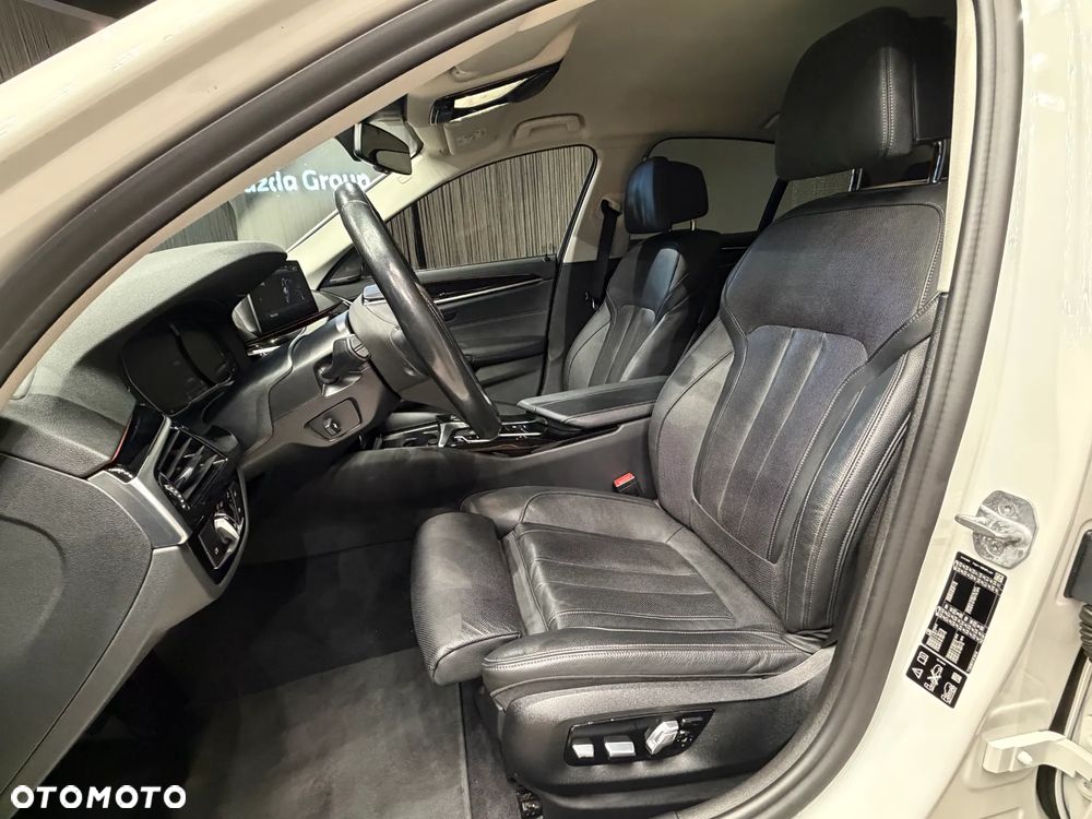 BMW Seria 5 530i xDrive - 10