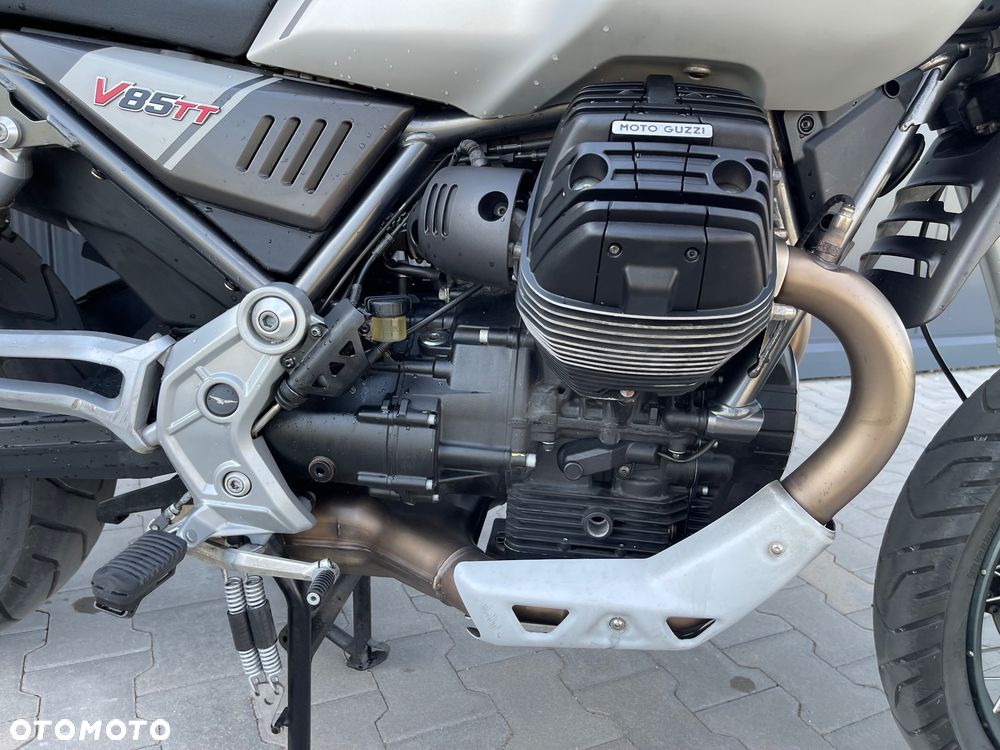 Moto Guzzi V85 - 19