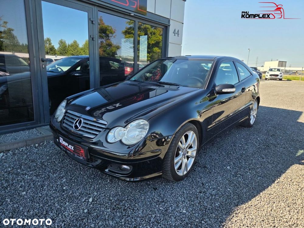 Mercedes-Benz C-Class 2006 photo 2