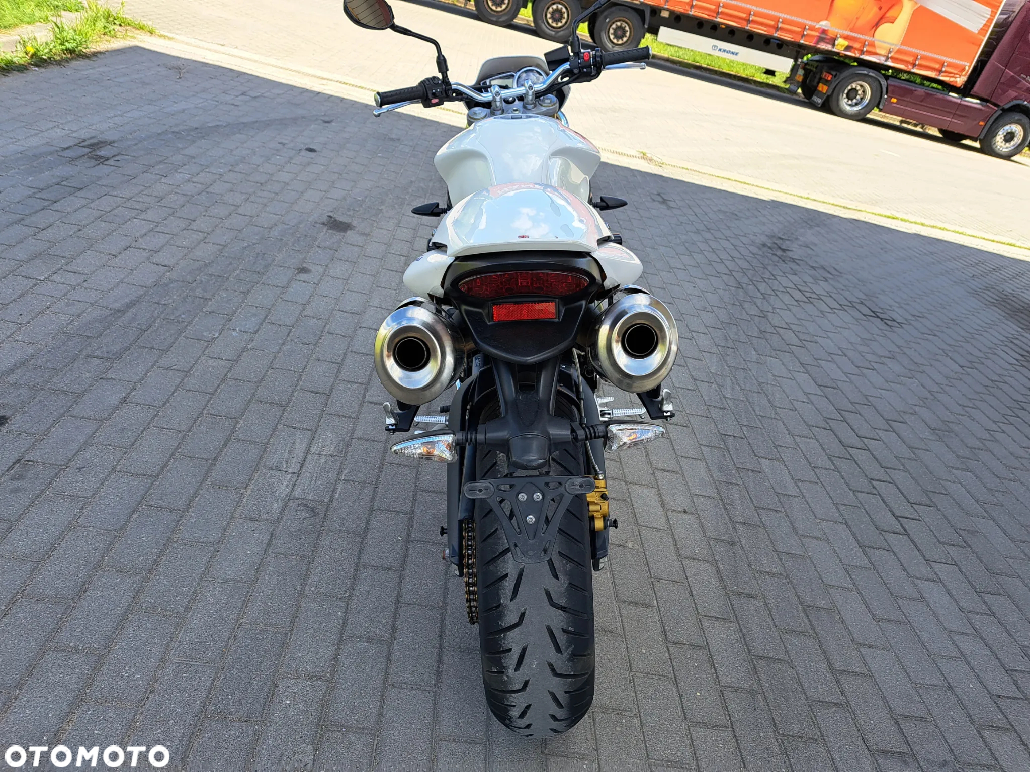 Triumph Street Triple - 8