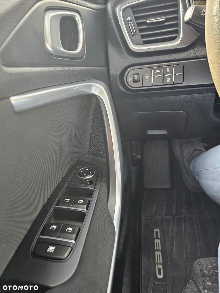 Kia Ceed 1.6 CRDi SCR GT-Line - 11