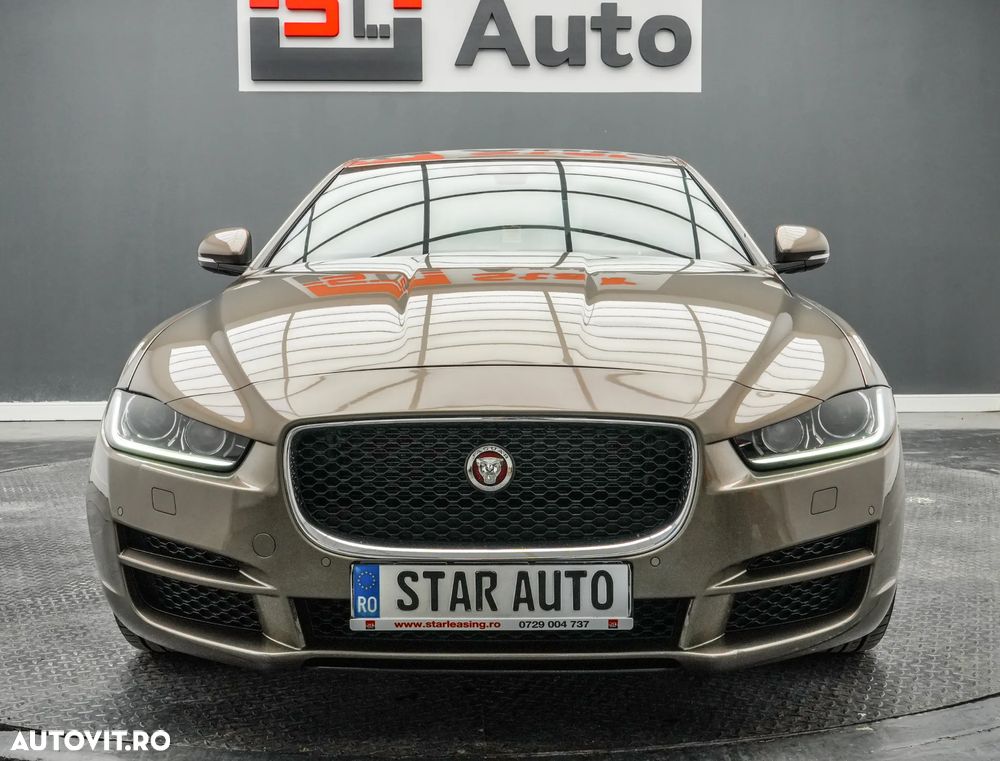 Jaguar XE 2.0 Prestige - 2
