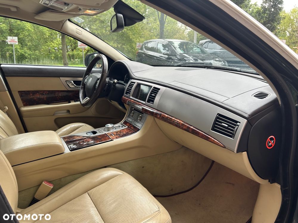 Jaguar XF 2.7 V6 D Luxury - 16
