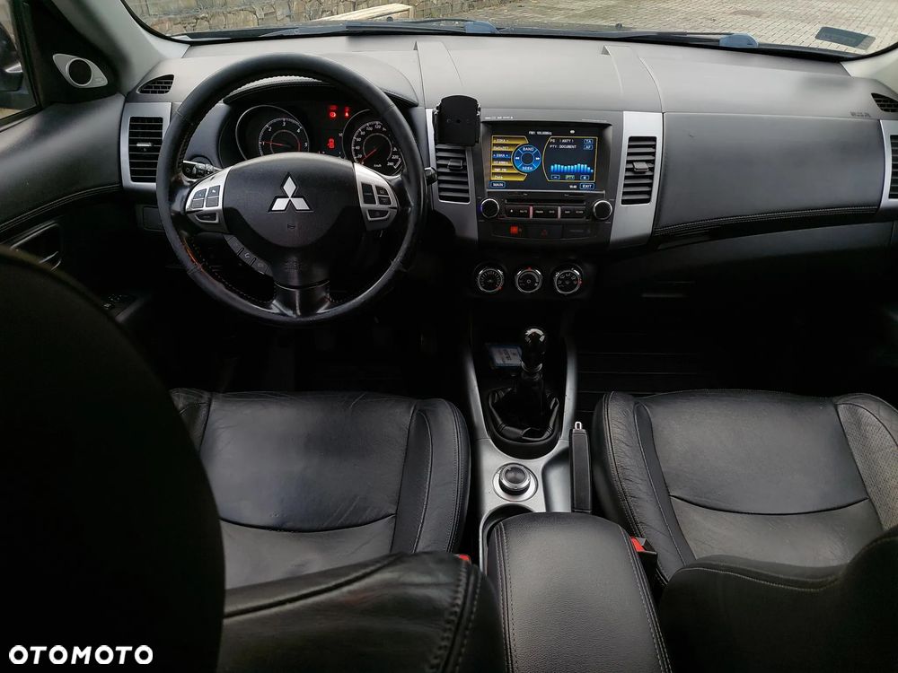 Mitsubishi Outlander 2.0 DID Instyle NAVI - 14