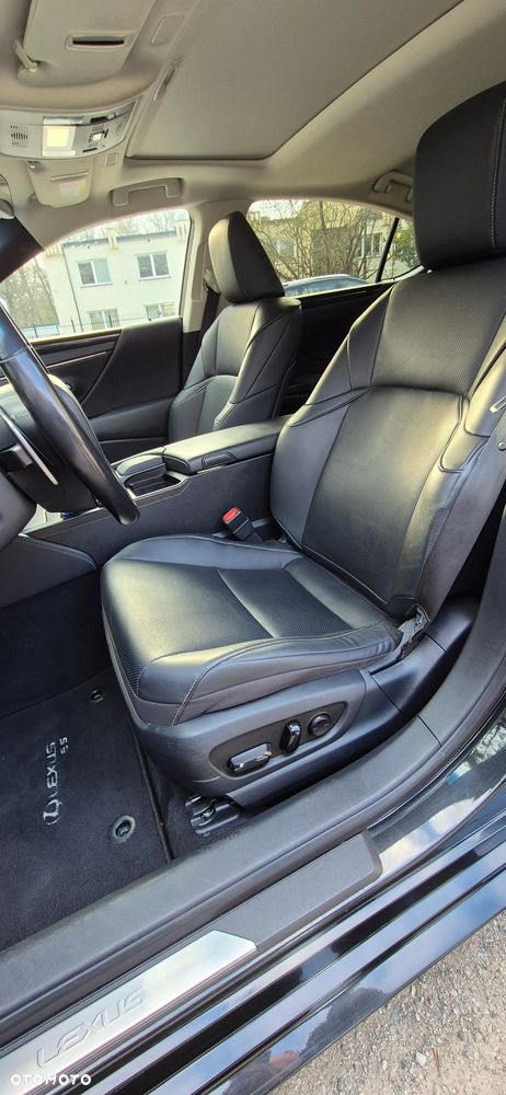 Lexus ES 300h Executive Line - 31