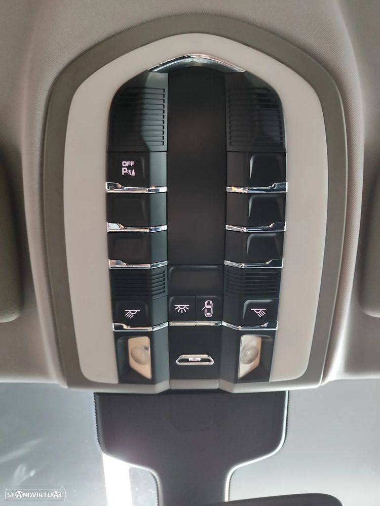 Porsche Panamera Platinum Edition - 34